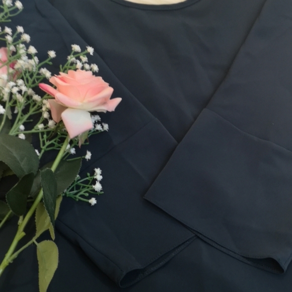 AdL Loose Blouse with Chain Detail - Picture 3 of 6